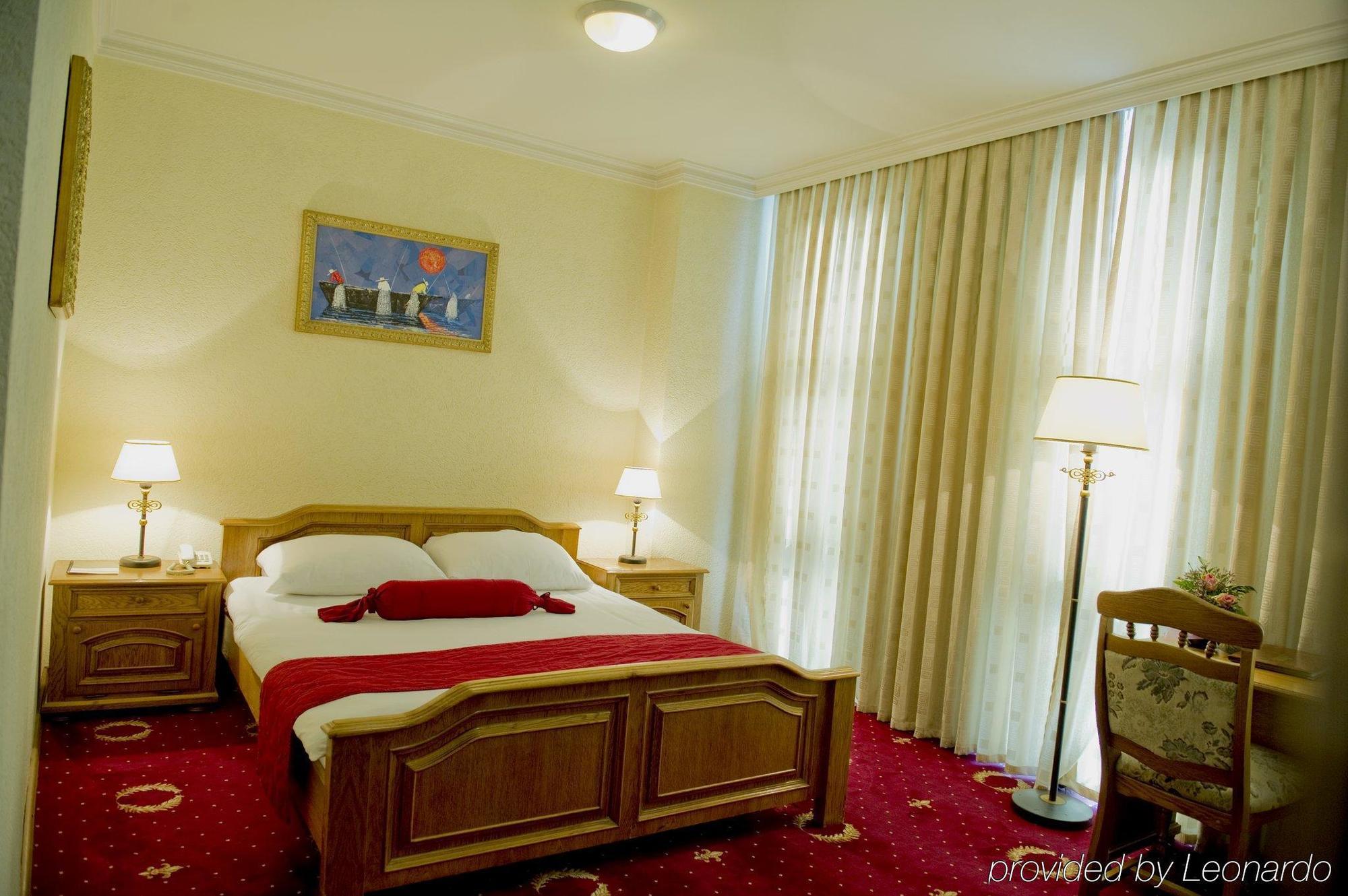 Hotel Victory Приштина Екстер'єр фото