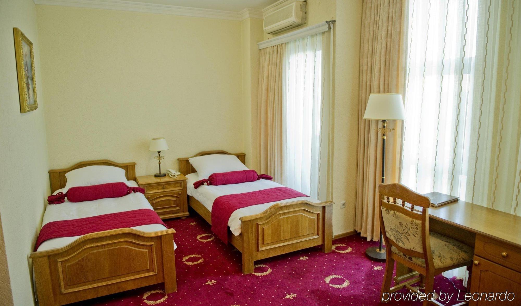 Hotel Victory Приштина Екстер'єр фото