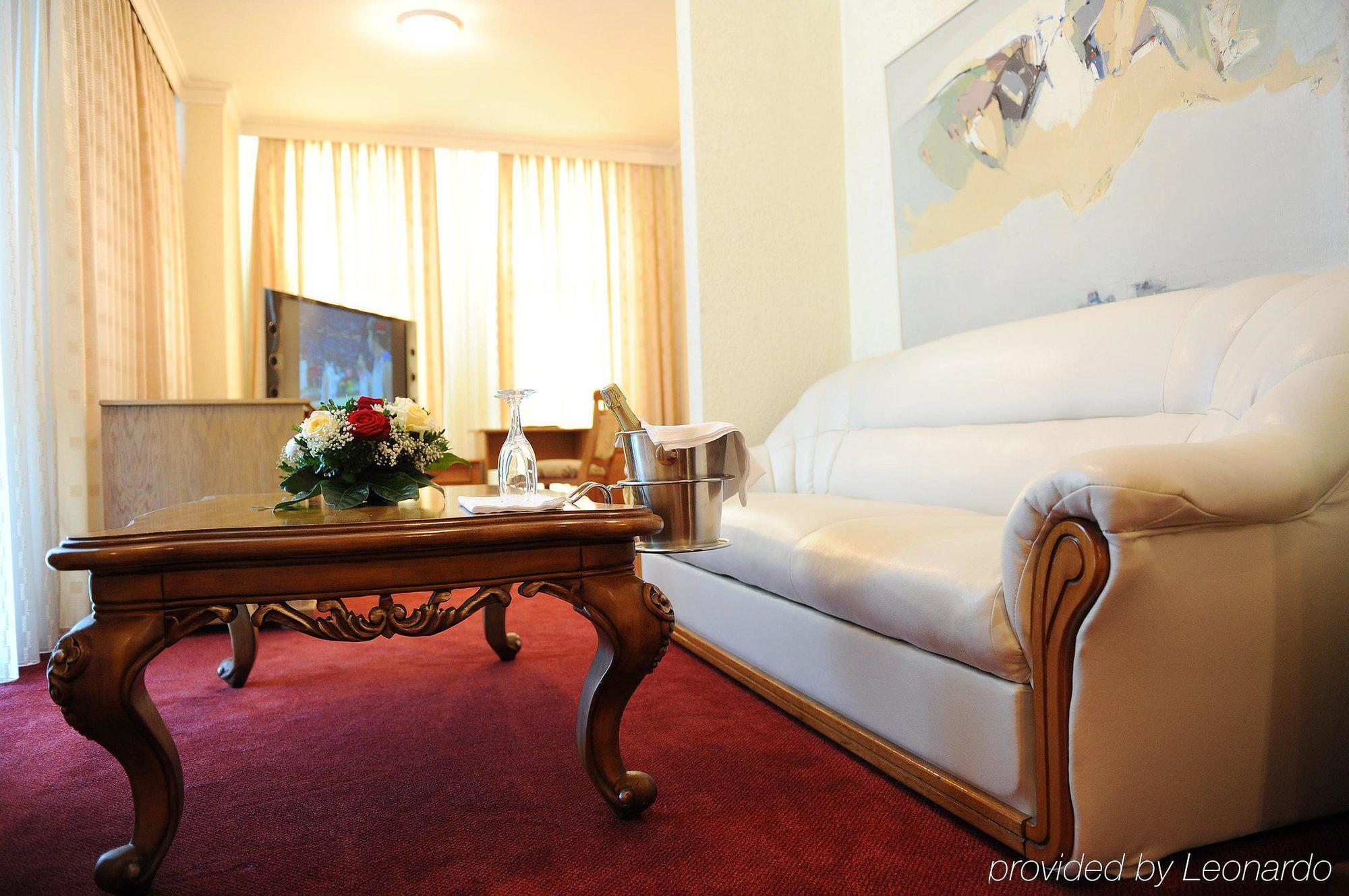 Hotel Victory Приштина Екстер'єр фото