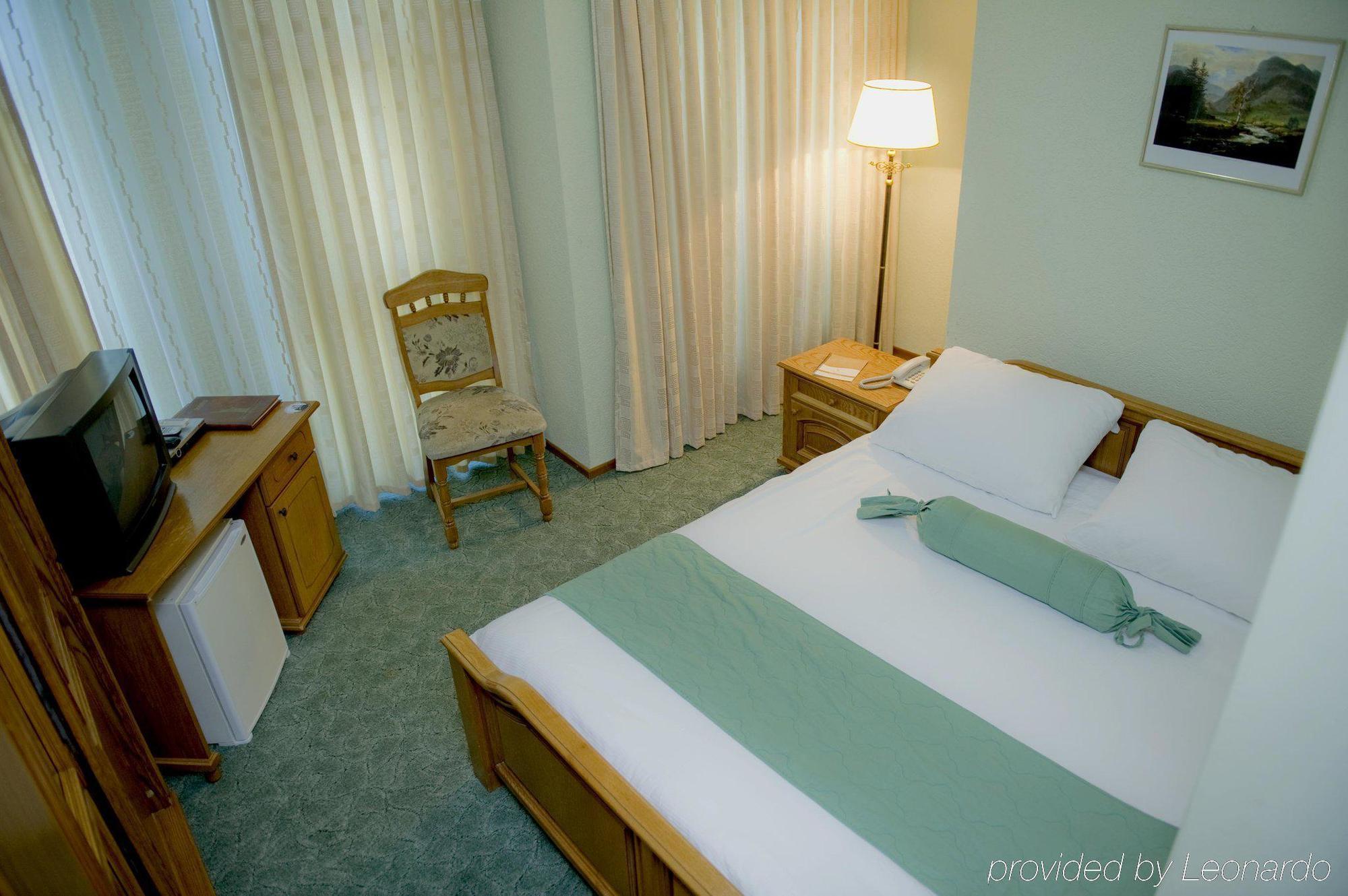 Hotel Victory Приштина Екстер'єр фото